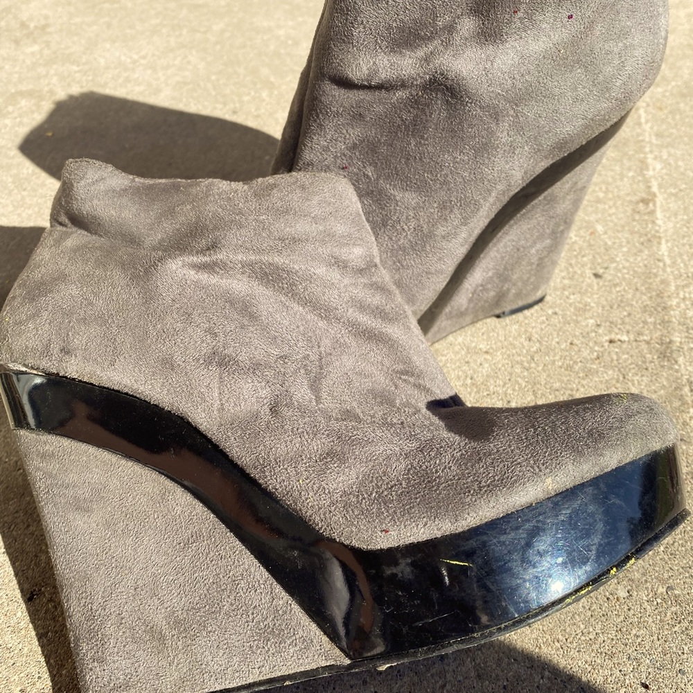 Chunky Suede Wedge Heel Bootie, Grey & Black, Women’s, Size 6.5